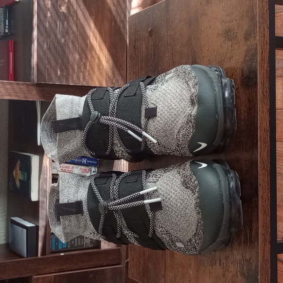 Nike Gray and Black Sneakers Utility - Picture 4 of 5